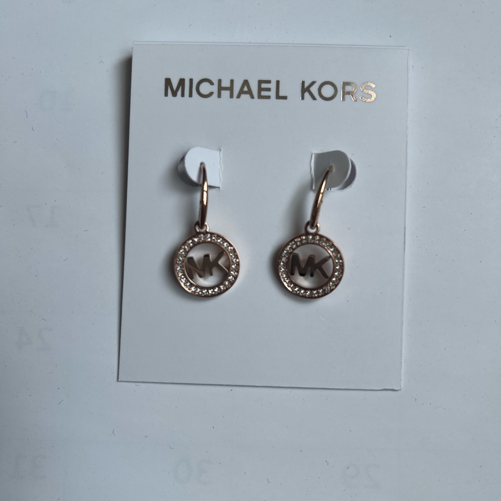 Michael Kors Rose Gold Circle Logo Earrings ✨brand new ✨ - Picture 3 of 7